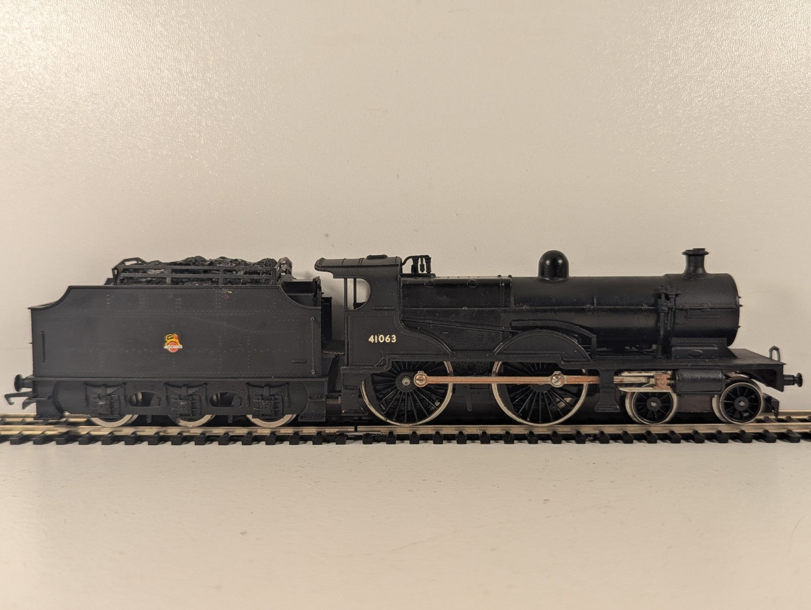 Hornby OO Gauge Class 2P 4-4-0 Steam Locomotive 41063 BR Black - Repaint