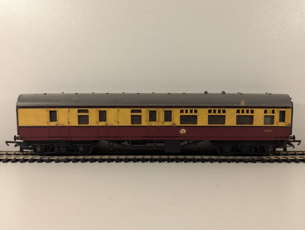 Tri-ang R28 OO Gauge BR Mk1 Brake 2nd Coach Crimson & Cream