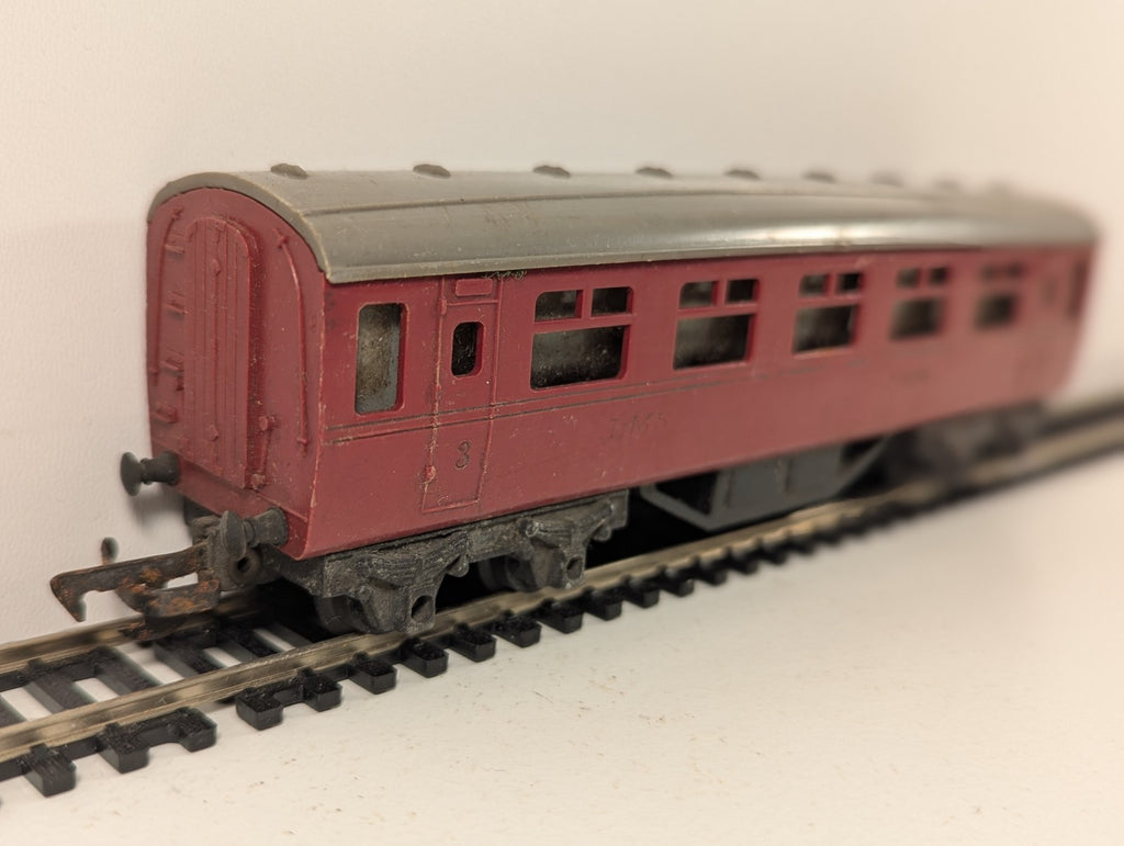 Tri-ang OO Gauge LMS Passenger Coaches