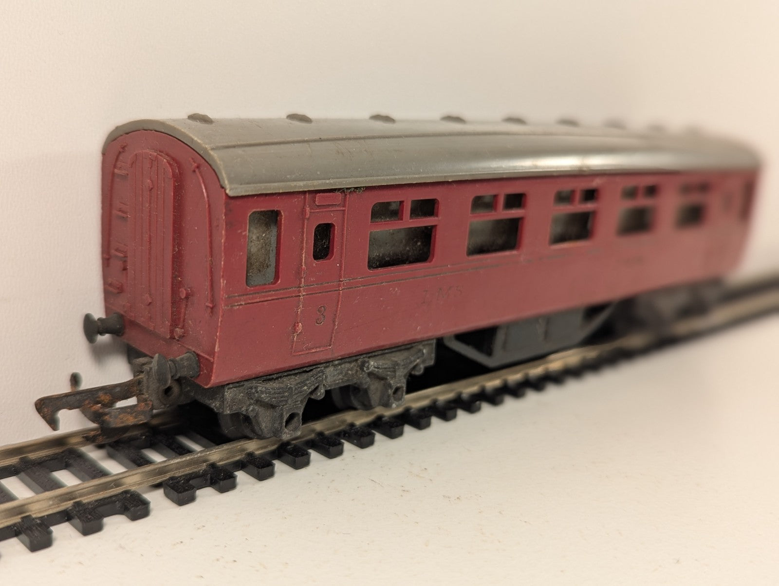 Tri-ang OO Gauge LMS Passenger Coaches