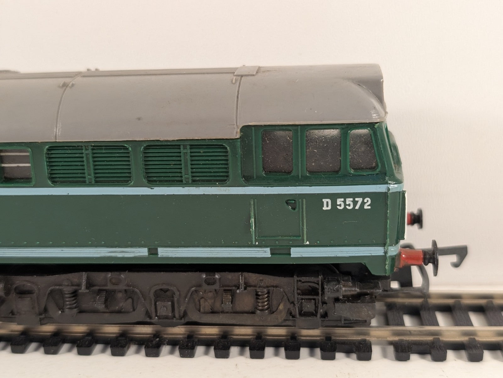 Tri-ang Hornby OO Gauge Class 31 Diesel Locomotive D5572 BR Green
