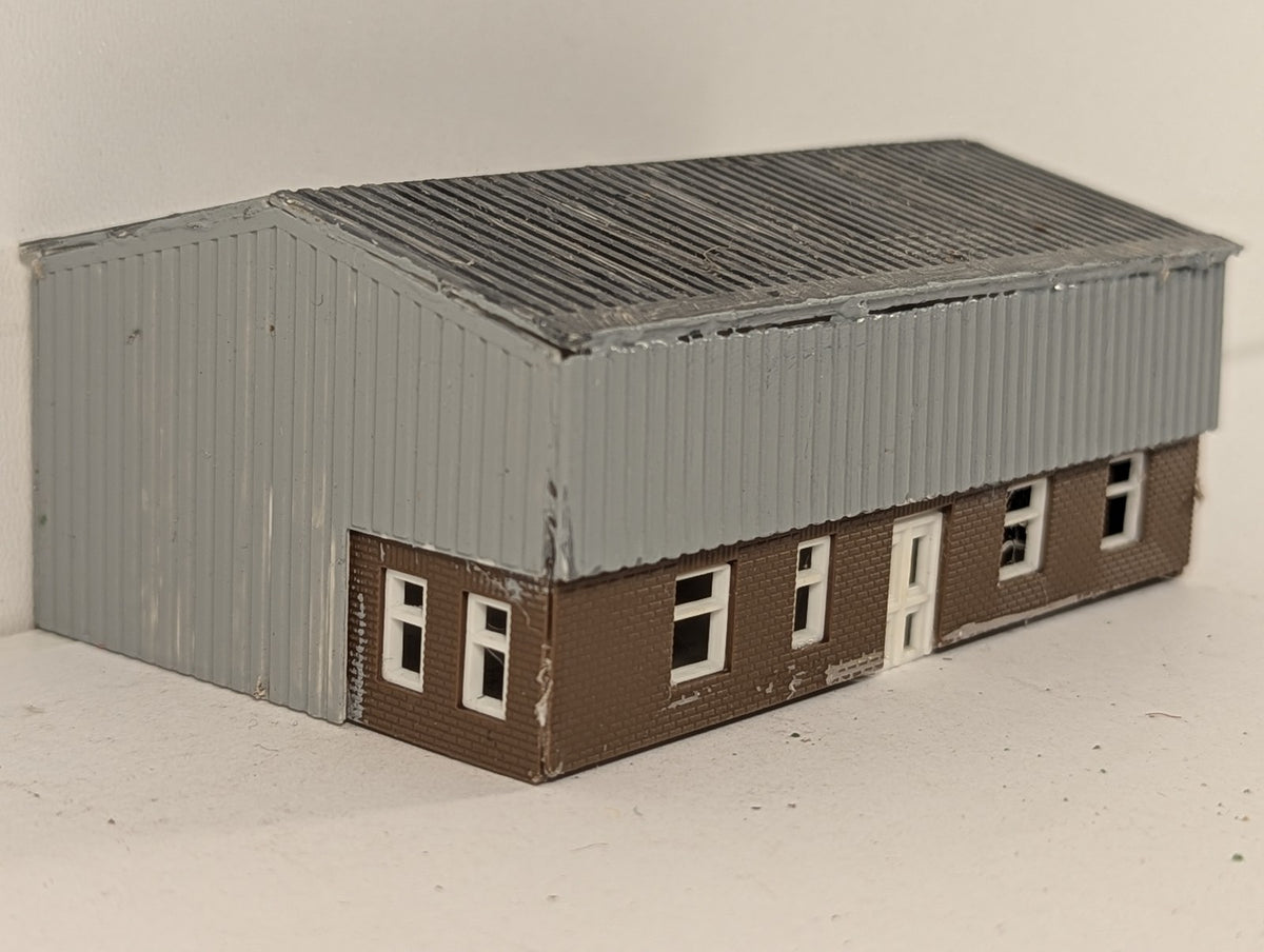 N Gauge Industrial Workshop / Office Building Grey, Brown and White