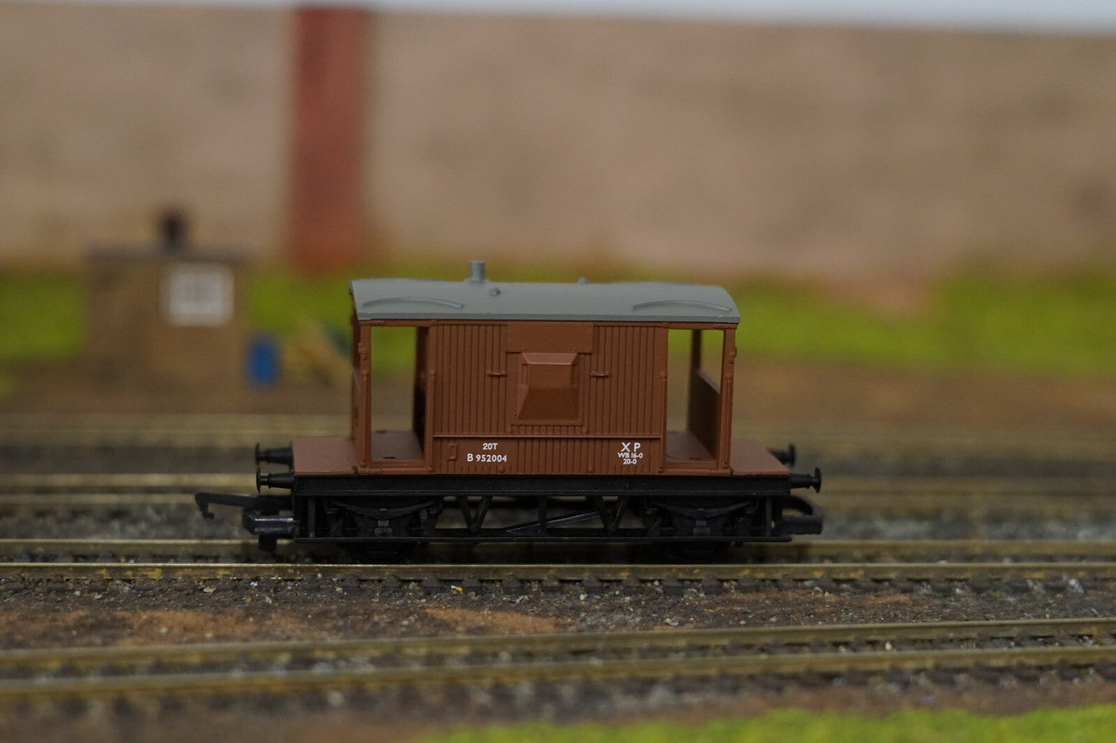 Hornby R6368 OO Gauge BR 20 Ton Brake Van Bauxite
