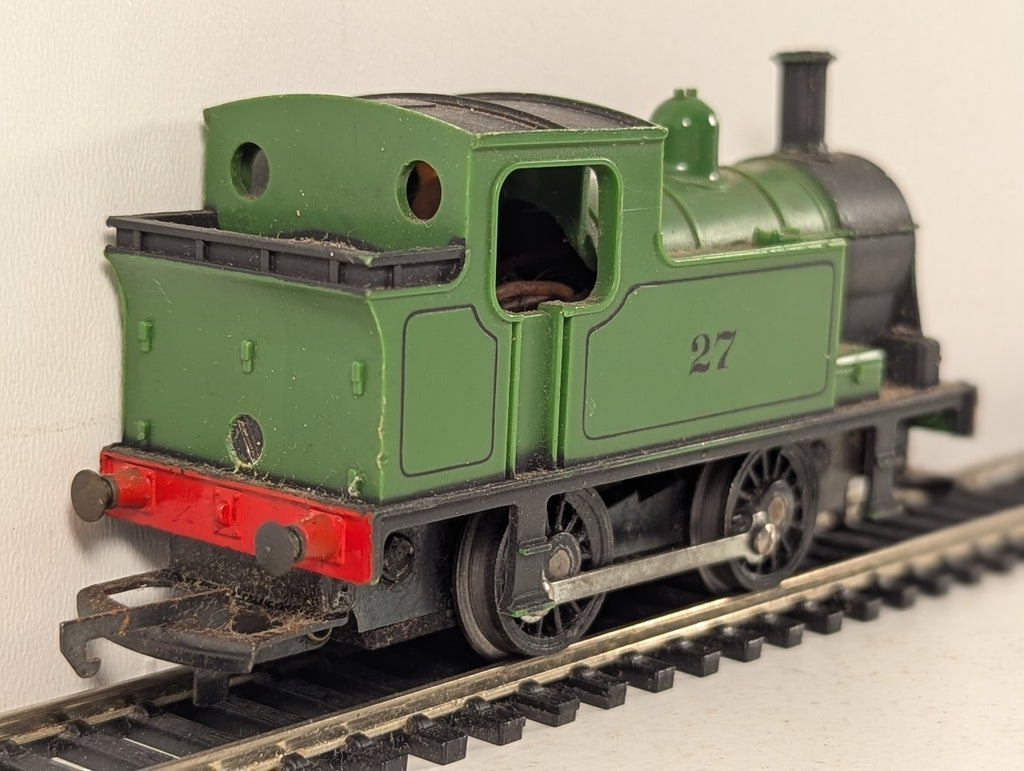 Tri-ang OO Gauge 0-4-0 Industrial Tank Locomotive 27 Green R.355