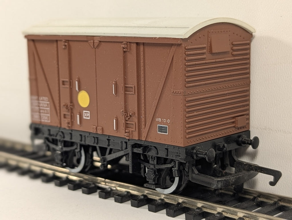 Hornby OO Gauge Banana Van (VEA) Goods Wagon B882356 BR Bauxite R.213