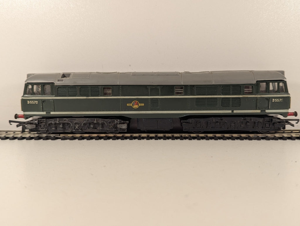 Tri-ang OO Gauge Class 31 Brush Type 2 Diesel Locomotive D5572