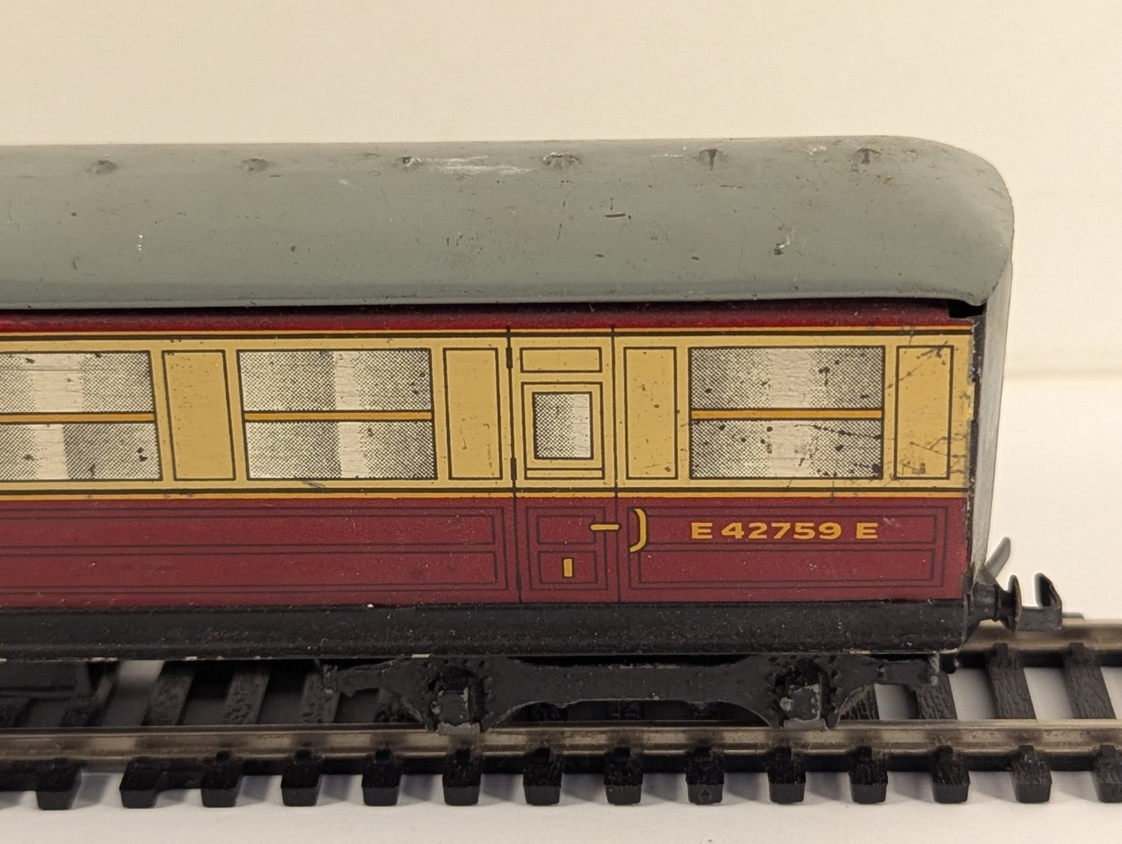 Hornby Dublo D12 BR Crimson and Cream Corridor Coach E42759E