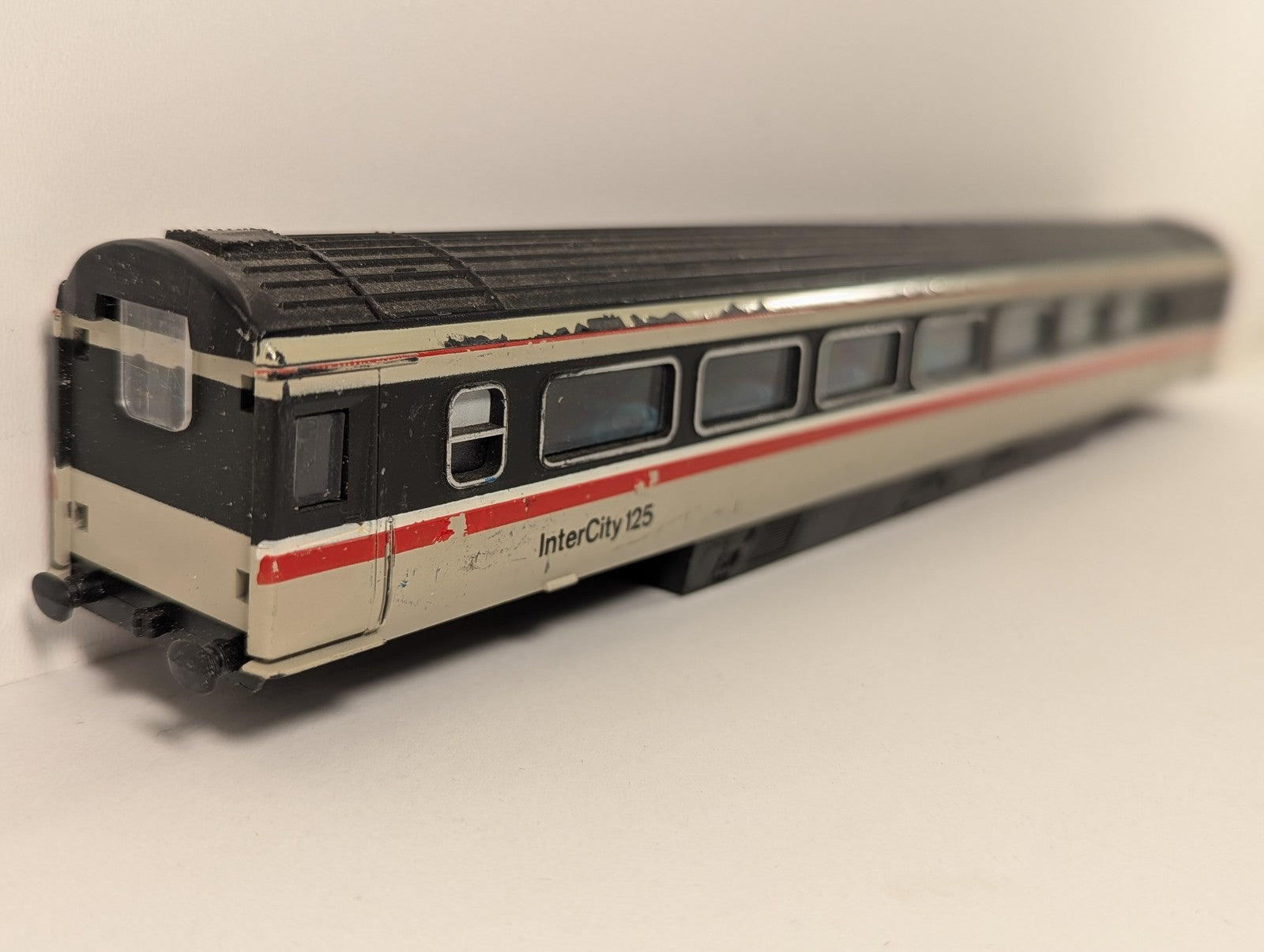 Hornby OO Gauge BR Mk3 TGS Coach Passenger Coach 44028 BR InterCity Executive