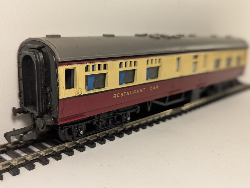 Tri-ang OO Gauge BR Restaurant Car Passenger Coach M2001 BR Crimson and Cream