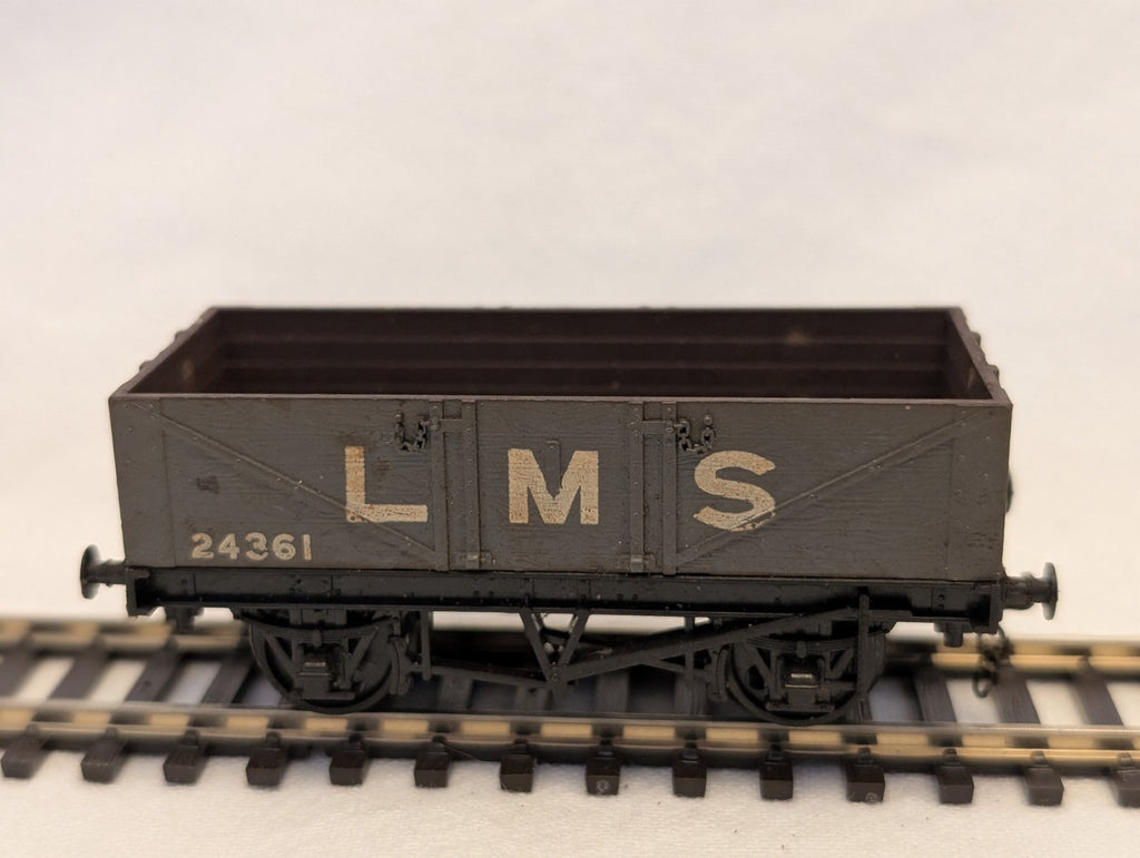 Mainline OO Gauge LMS 5 Plank Wagon Goods Wagon 24361 LMS Grey