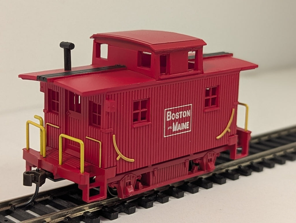 Bachmann HO Gauge Bobber Caboose Boston & Maine 18448