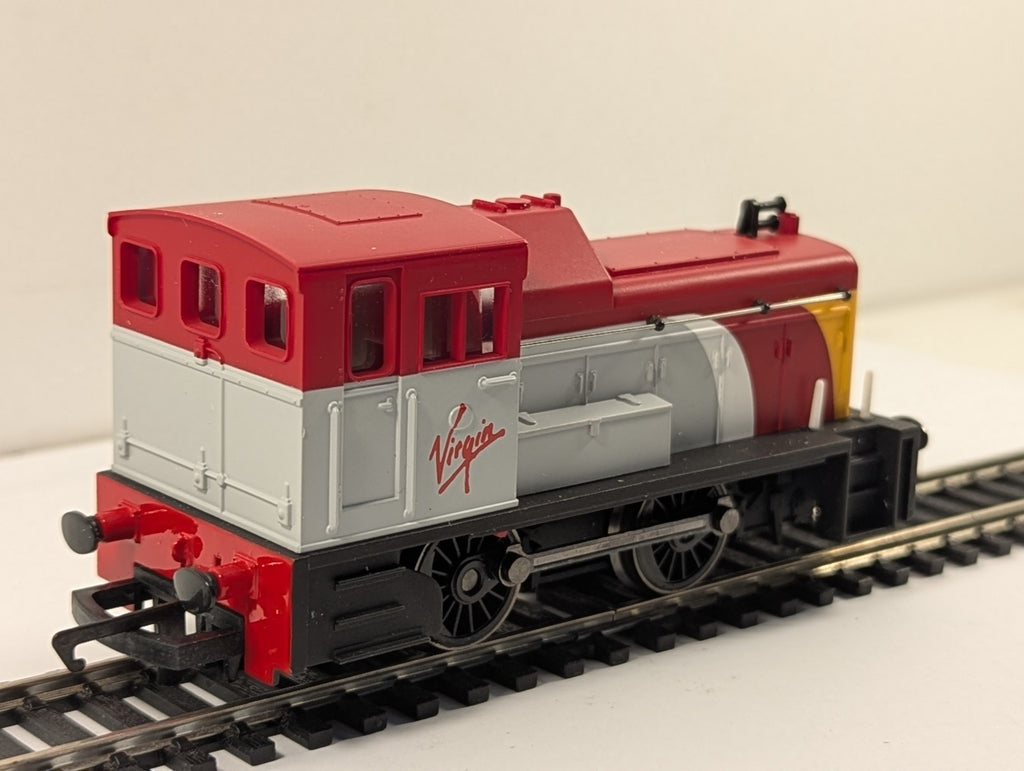 Hornby OO Gauge Class 06 Mechanical Shunter Diesel Locomotive Virgin