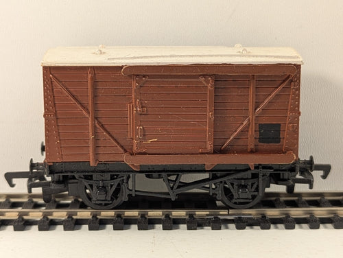 Bachmann 12-Ton Ventilated Van - Repainted
