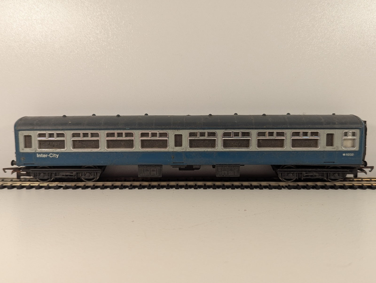 Hornby OO Gauge BR Mk2 Passenger Coach Blue Grey
