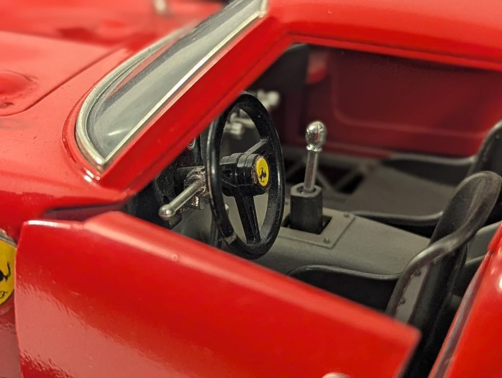 Bburago 1:18 Ferrari 250 GTO (1962) Die-cast Model Car Red 3011