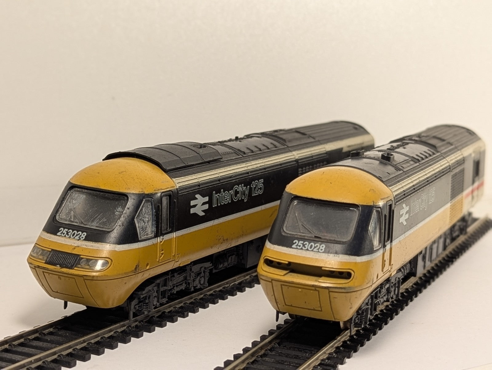 Lima OO Gauge BR InterCity Executive Class 43 HST Power Car and Dummy Unit