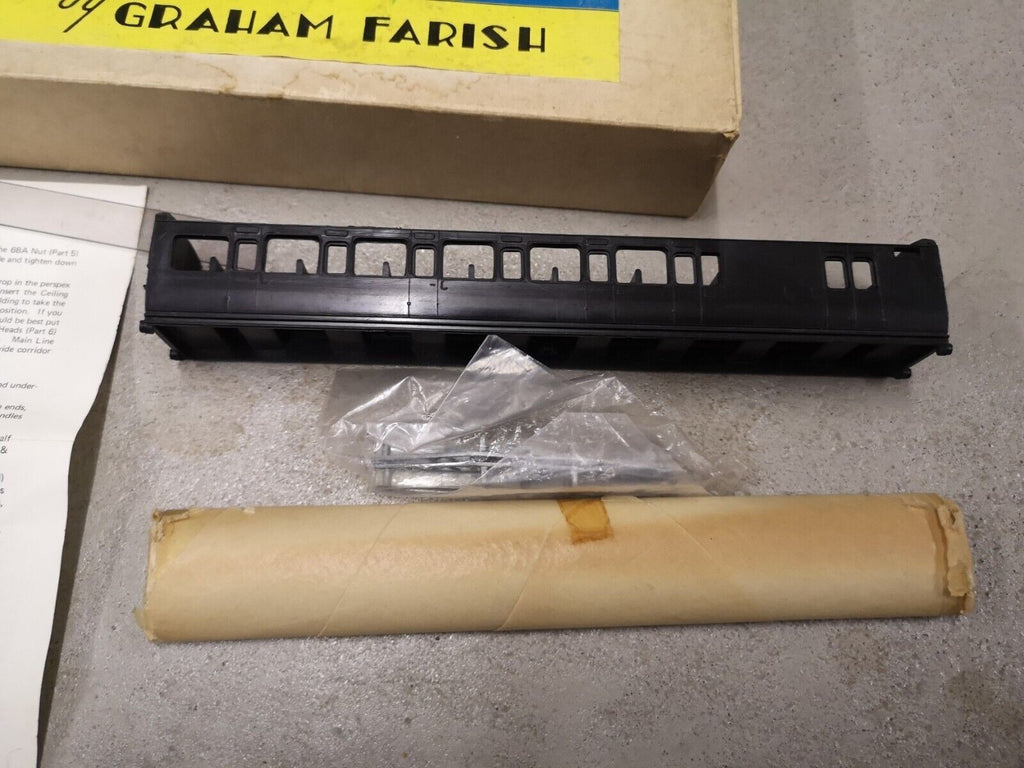 Graham Farrish Suburban Coach Kit OO Gauge Boxed