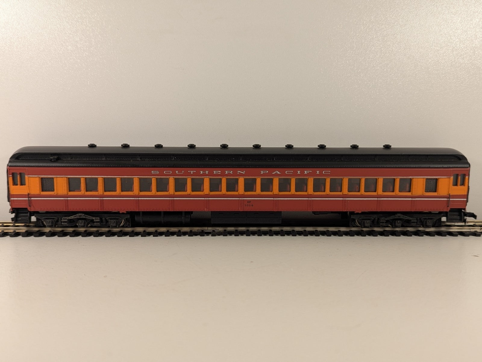 Bachmann Spectrum 89422 HO Gauge Southern Pacific Passenger Car - Boxed