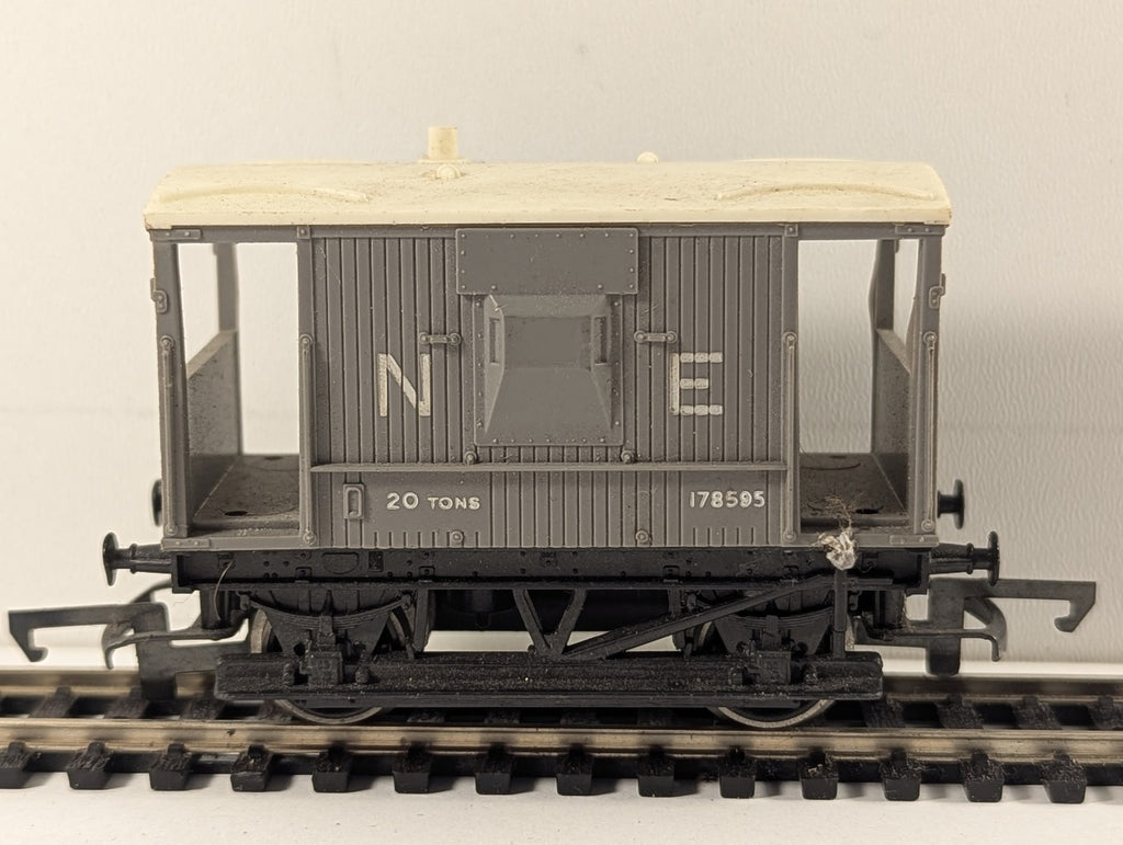 Hornby OO Gauge LNER Standard 20 Ton Goods Brake Van 178595 NE Grey R124
