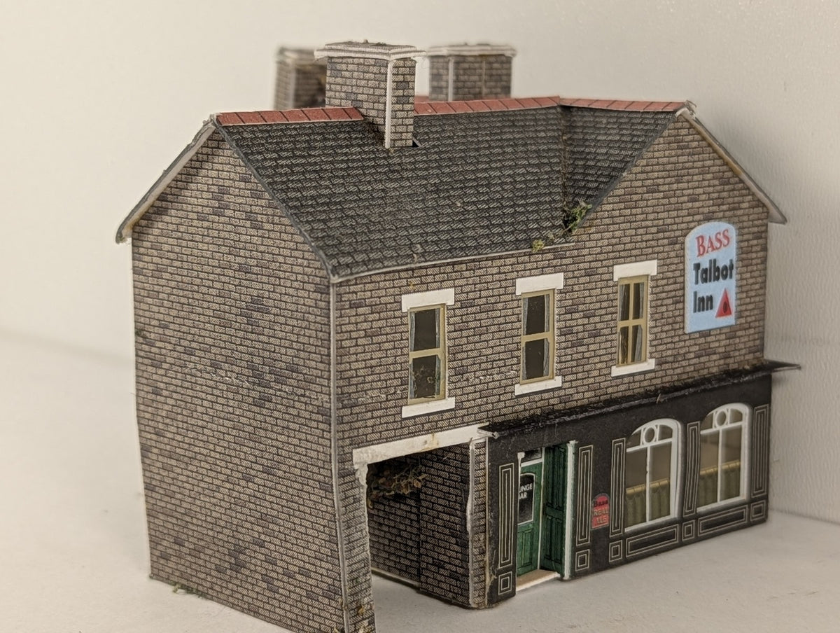 Superquick N Gauge The Talbot Inn Corner Pub Building B24