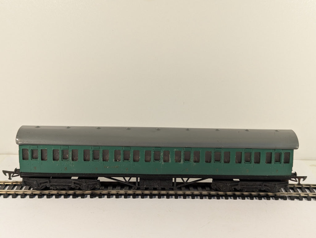 Graham Farish OO Gauge Southern Railway Green 3rd Class Suburban Coach Boxed