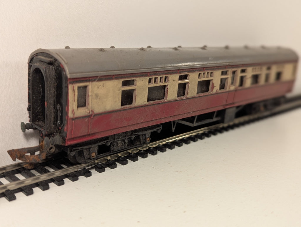 Tri-ang OO Gauge R29 Main Line Composite Coach M24001