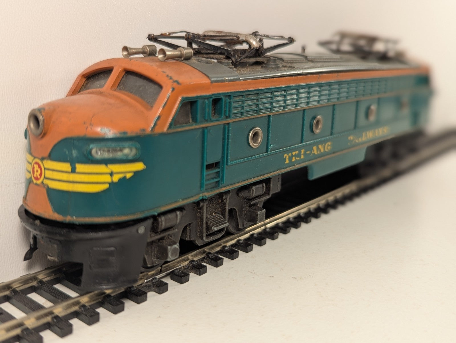 Tri-ang R357 Transcontinental Double Ended Electric Locomotive Green