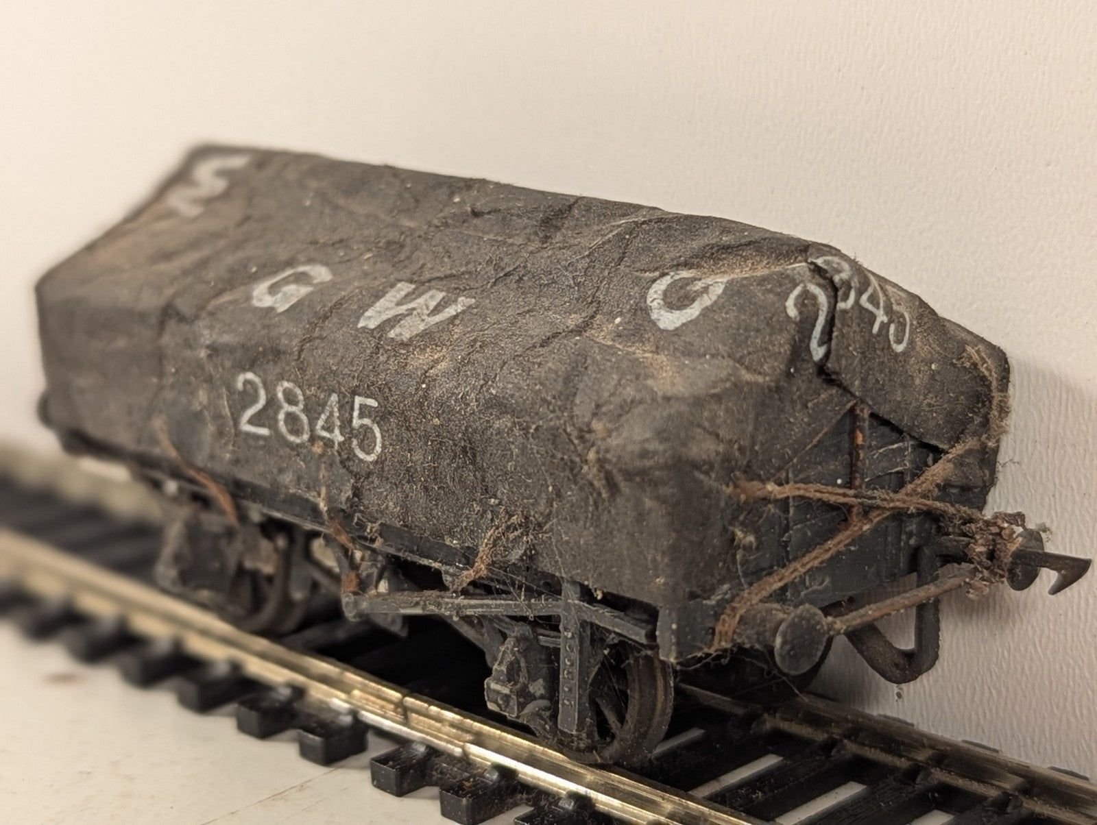 Kitbuilt GWR Open Wagon with Tarp Cover Goods Wagon 2845 GWR Grey