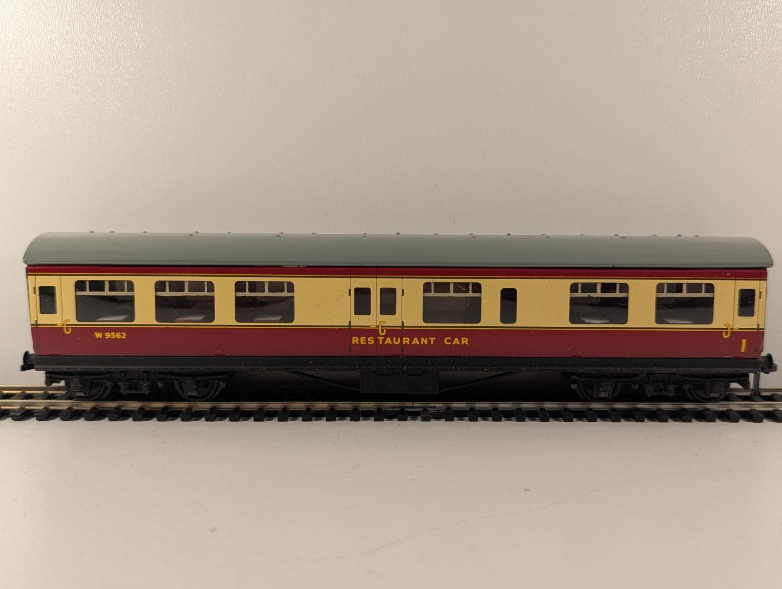 Hornby Dublo 32097 OO Gauge Stanier Restaurant Coach