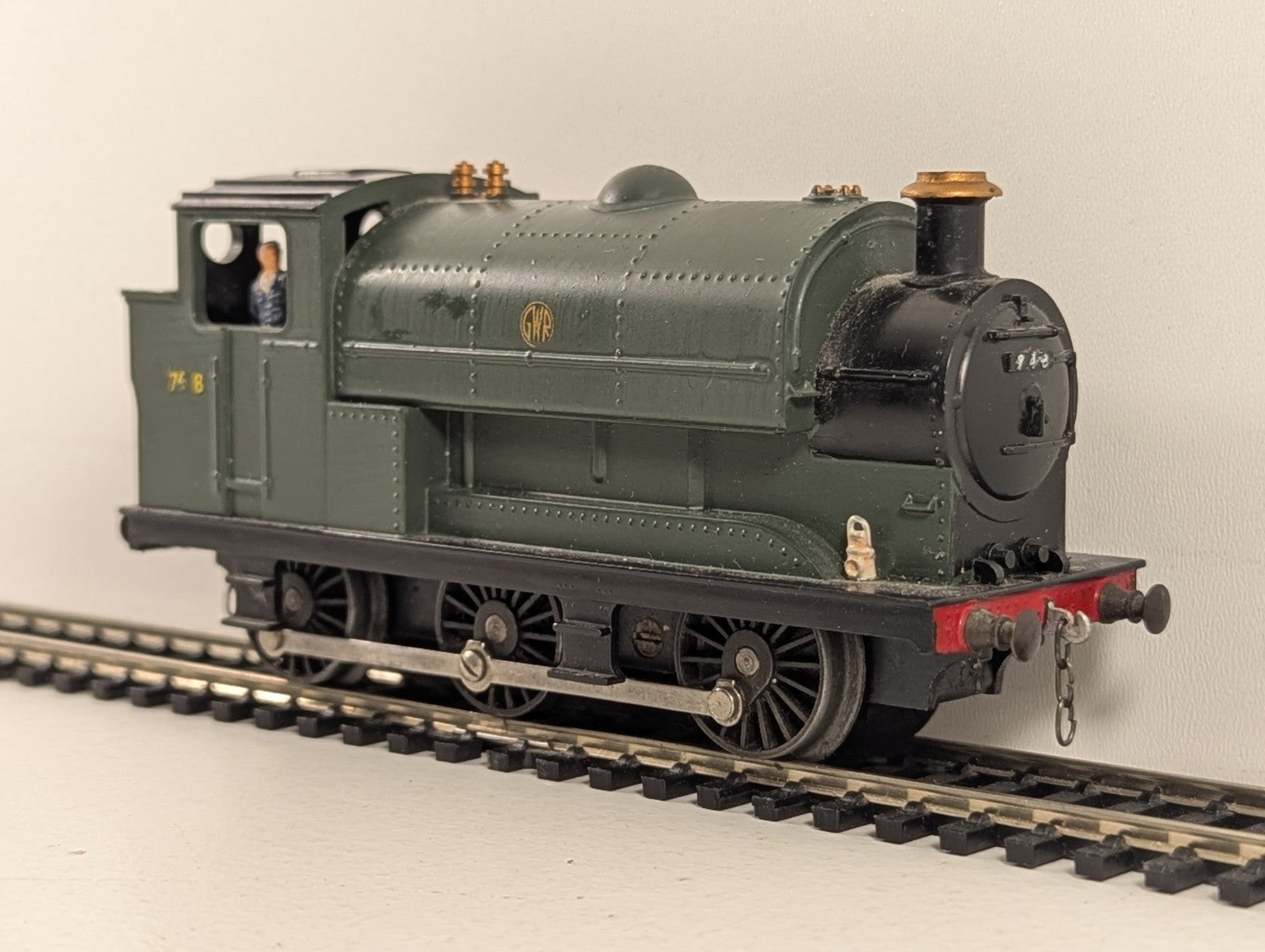 Tri-ang Railways R254 OO Gauge Transcontinental 0-6-0 Saddle Tank Locomotive