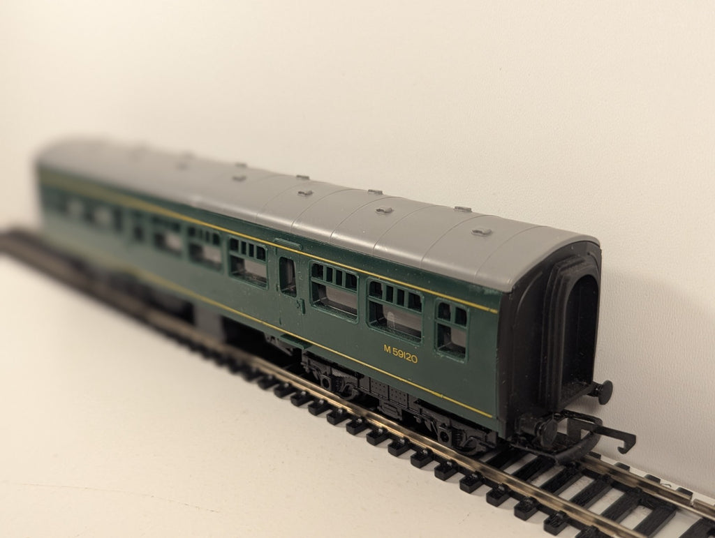 Hornby R334 OO Gauge Class 101 Metro Cammell Centre Coach M59120 – BR Green