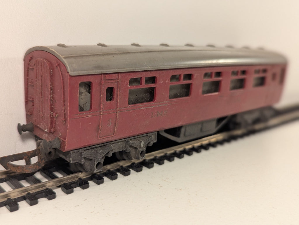 Tri-ang OO Gauge LMS Passenger Coaches