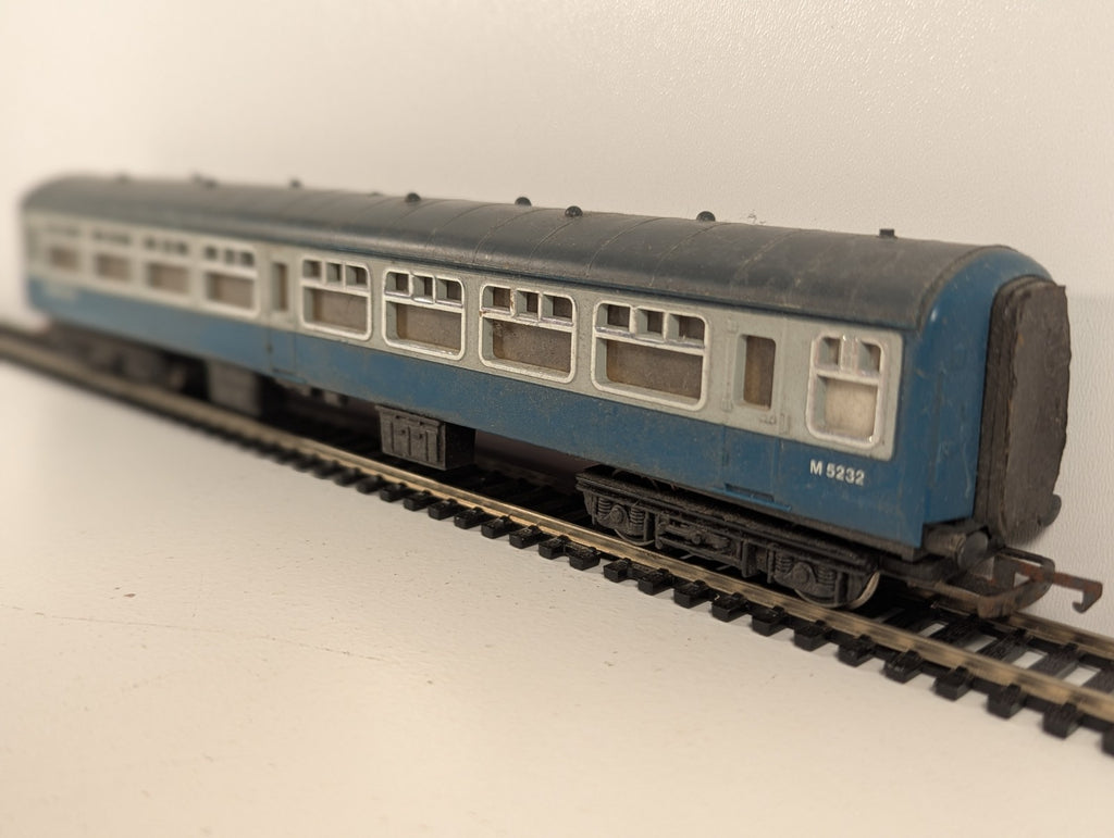 Hornby OO Gauge BR Mk2 Passenger Coach Blue Grey