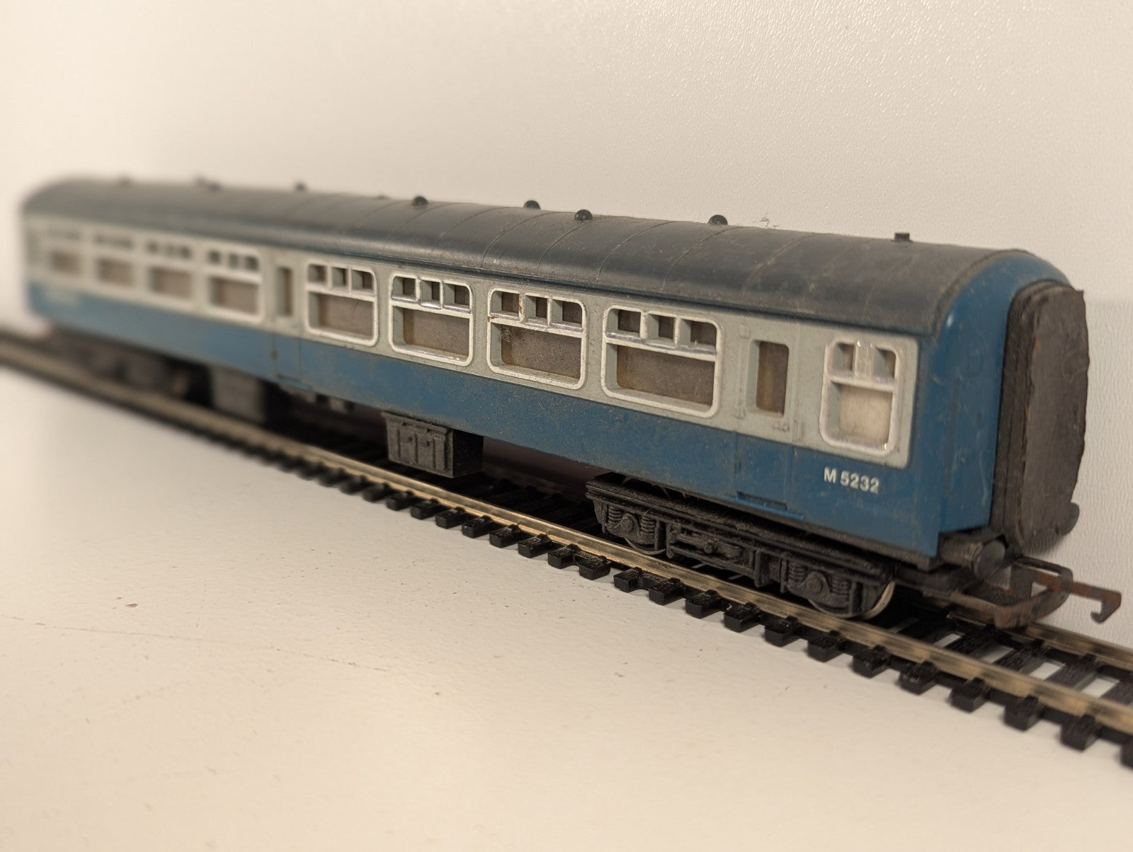 Hornby OO Gauge BR Mk2 Passenger Coach Blue Grey