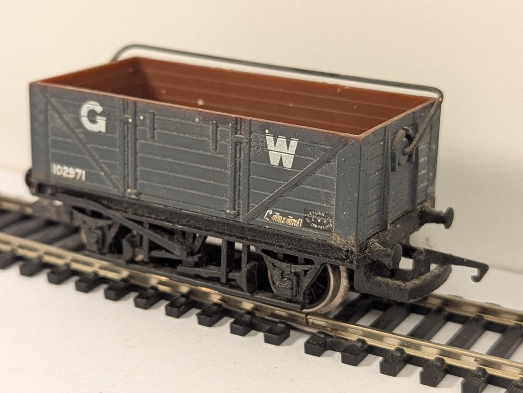 Hornby R240 OO Gauge GWR Wagon With Sheet Rail 102971
