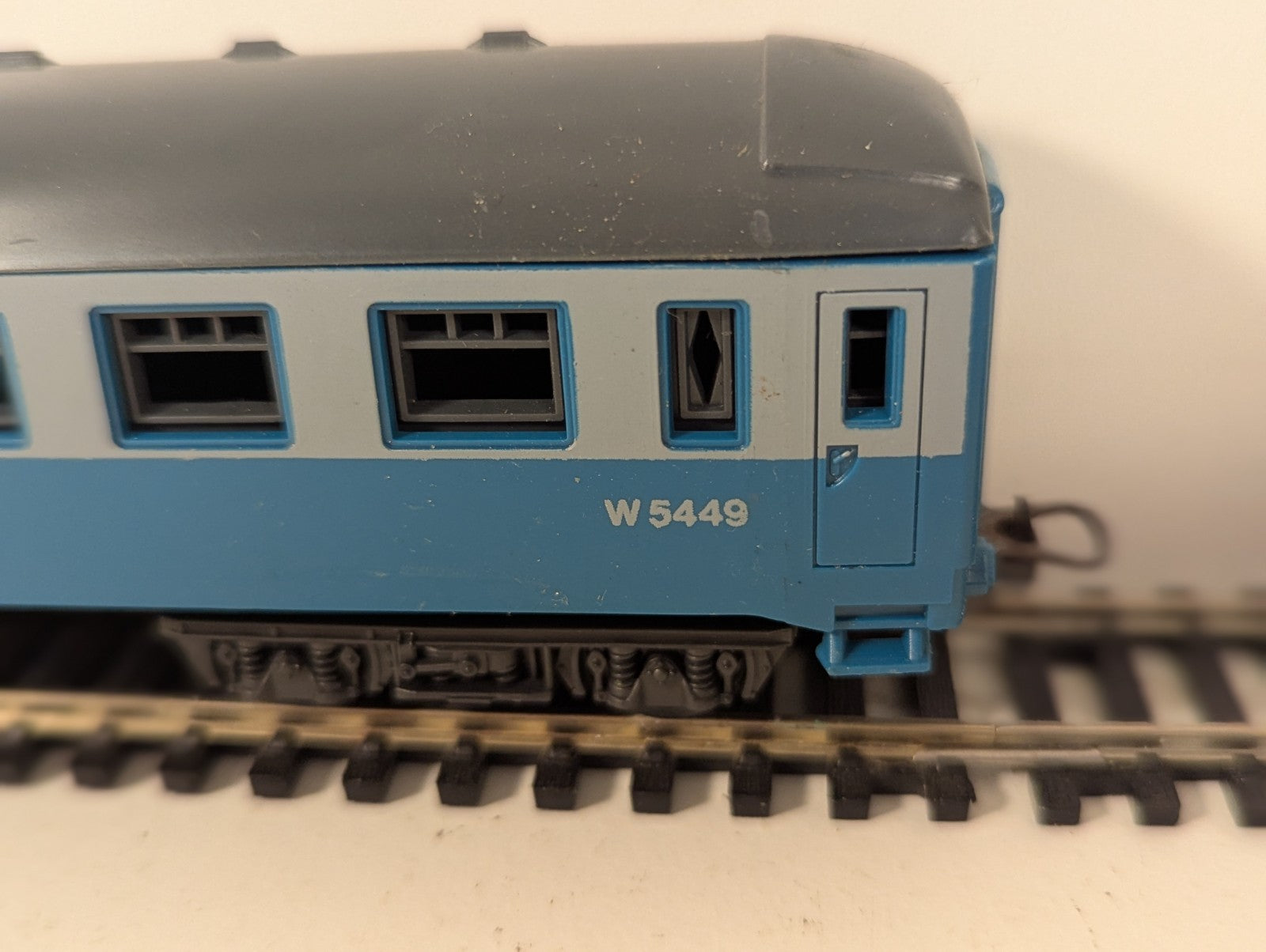 Lima HO Gauge Mk2 Corridor 2nd Coach W5449 InterCity Blue & Grey