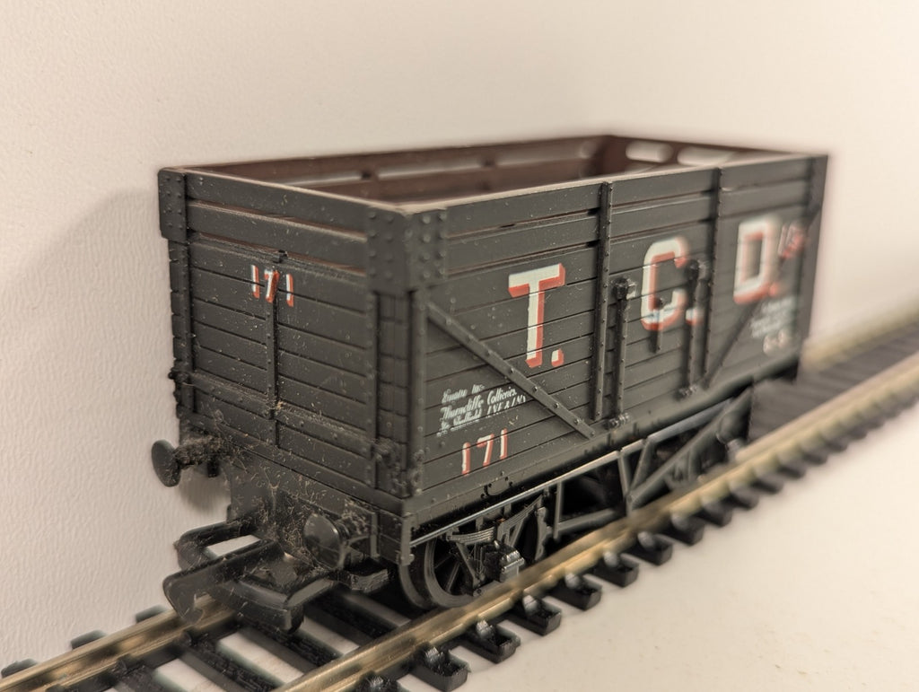 Mainline OO Gauge 37-158 12T 9 Plank Coke Wagon TCD Livery