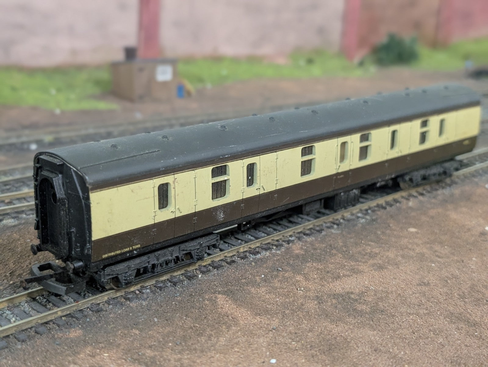Lima L305345 Mk 1 BG Full Brake in BR chocolate & cream