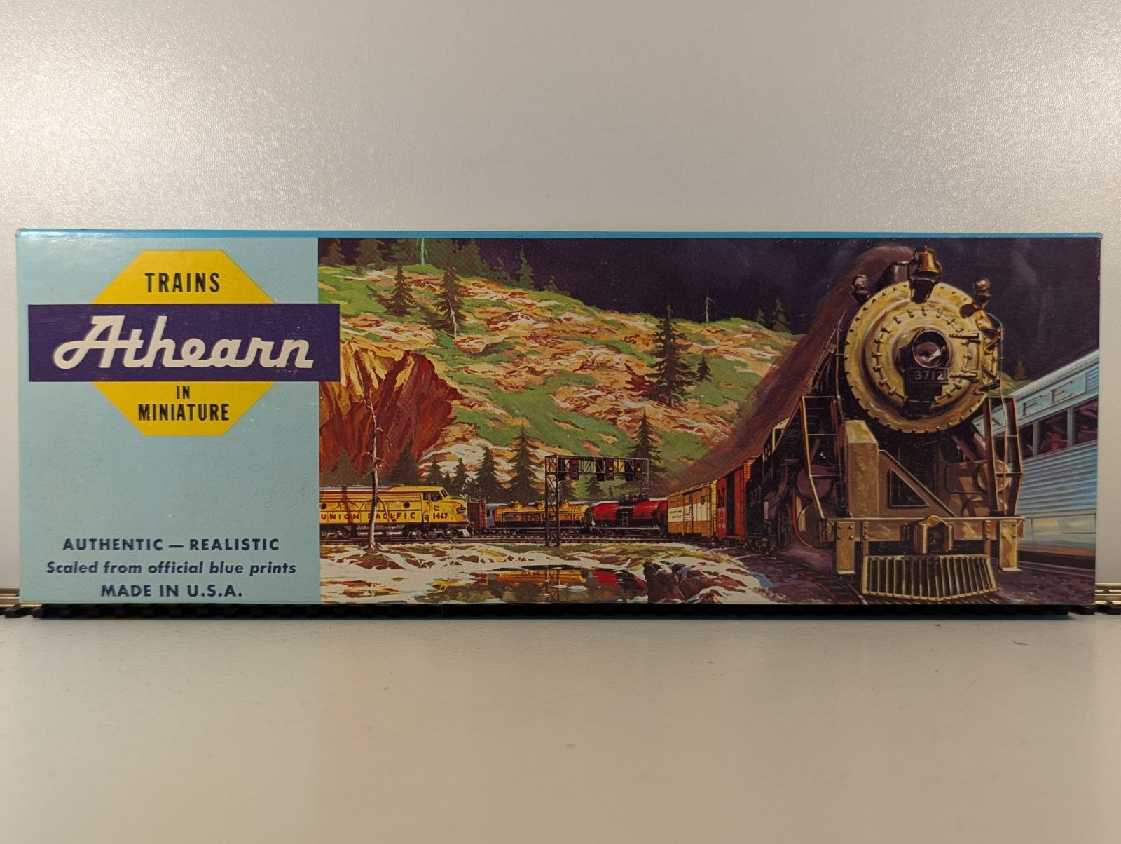 Athearn HO Scale ACF Center Flow Covered Hopper 595137