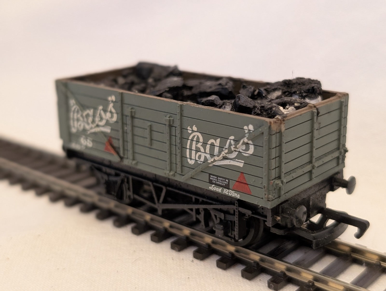 Mainline OO Gauge 7-Plank Open Wagon 'Bass's' Goods Wagon 65 Bass's