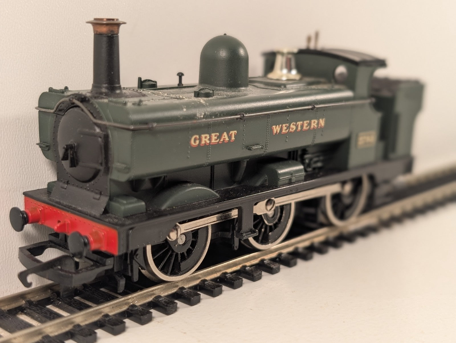 Hornby R760A OO Gauge GWR 2721 Class 0-6-0 Pannier Tank GWR Green