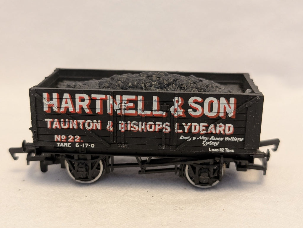 Bachmann OO Gauge 7 Plank Wagon Hartnell & Son Goods Wagon 22