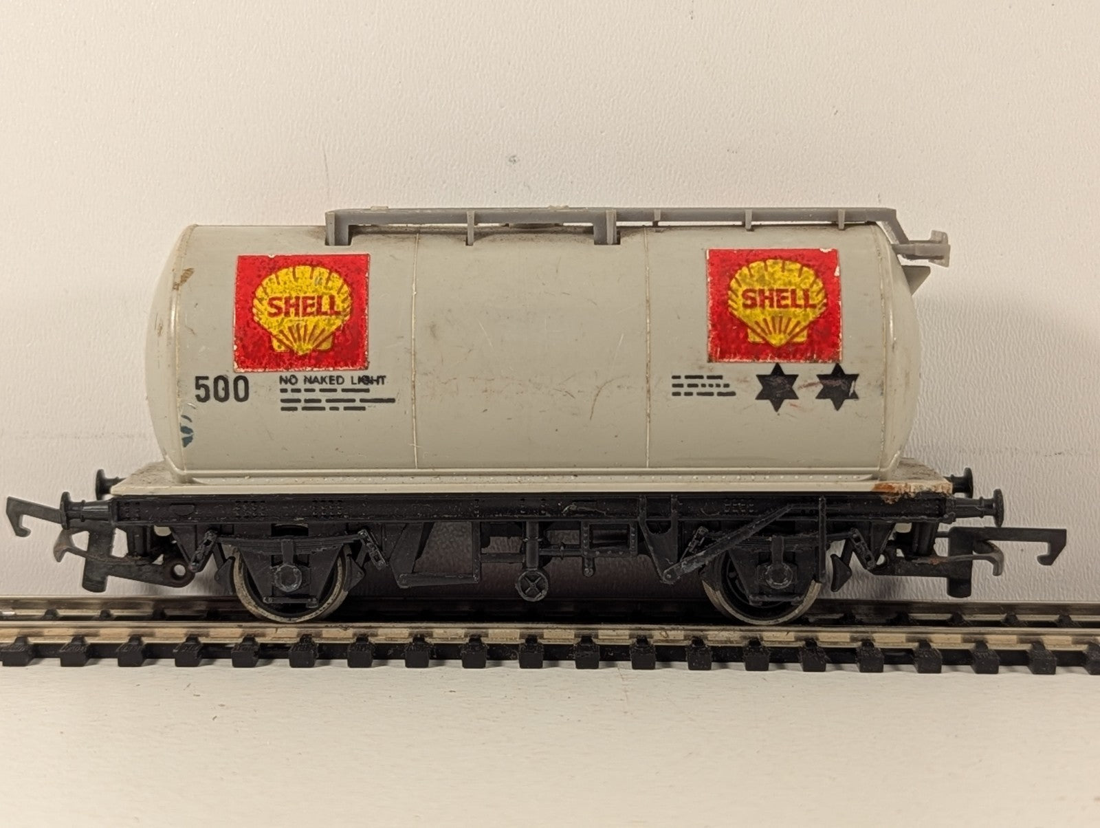 Hornby OO Gauge Shell Tank Wagon 500 Shell Grey