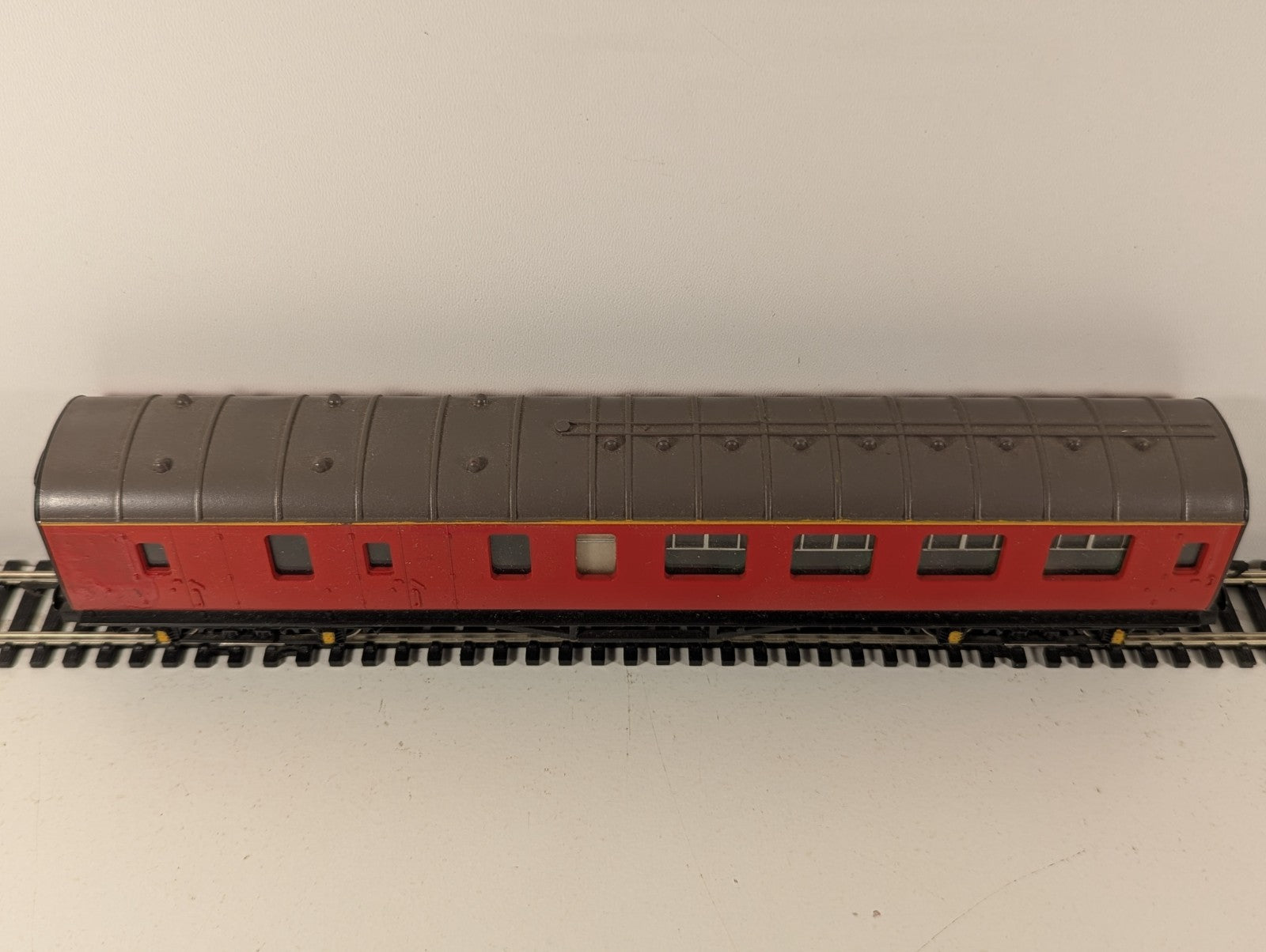 Hornby OO Gauge ex-LMS 57ft Suburban Brake Third Coach