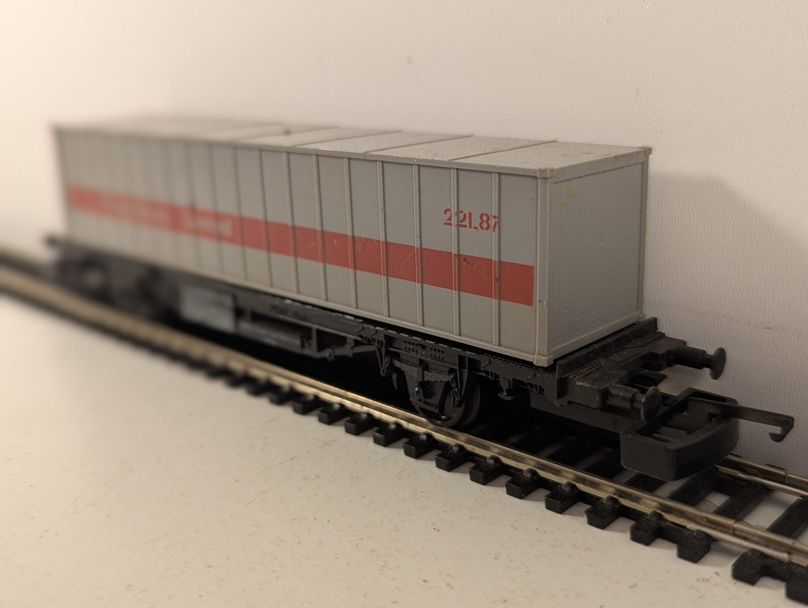 Lima OO Gauge DB Lss-y Container Flat Wagon with Freightliners Limited Container