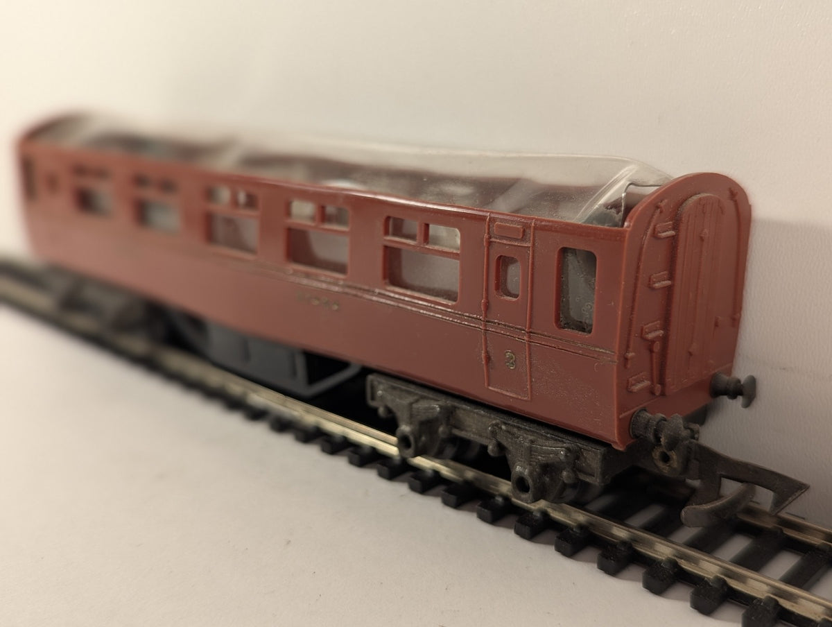 Tri-ang OO Gauge LMS Short Bogie 3rd Class Coach Passenger Coach 27424