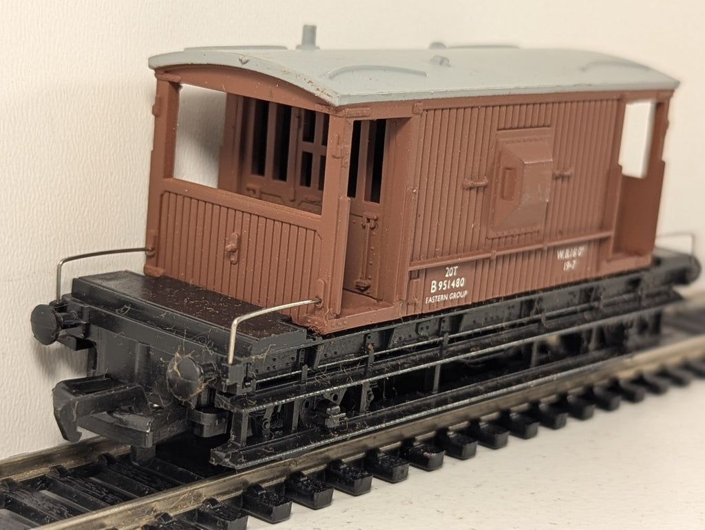 Mainline 37-139 BR 20 Ton Brake Van Brown OO Gauge - Boxed