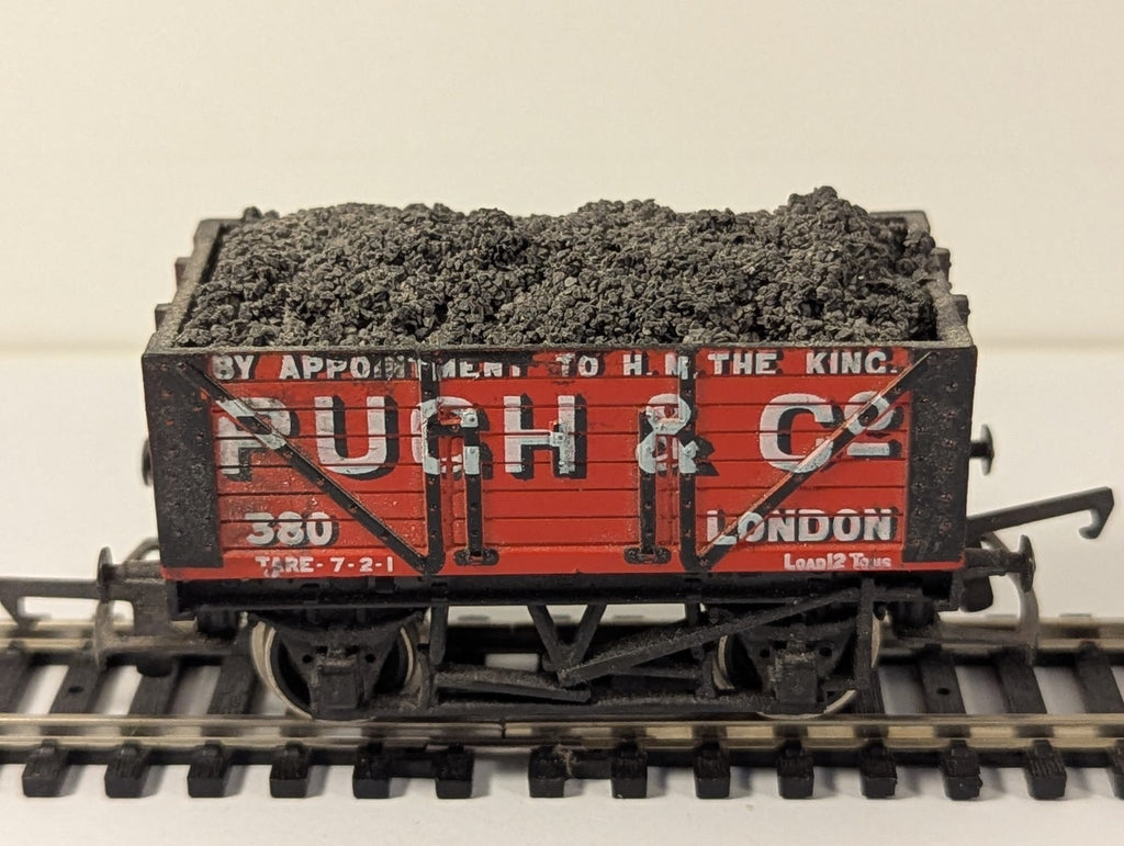 Hornby R010 OO Gauge Pugh & Co London 7 Plank Wagon With Load