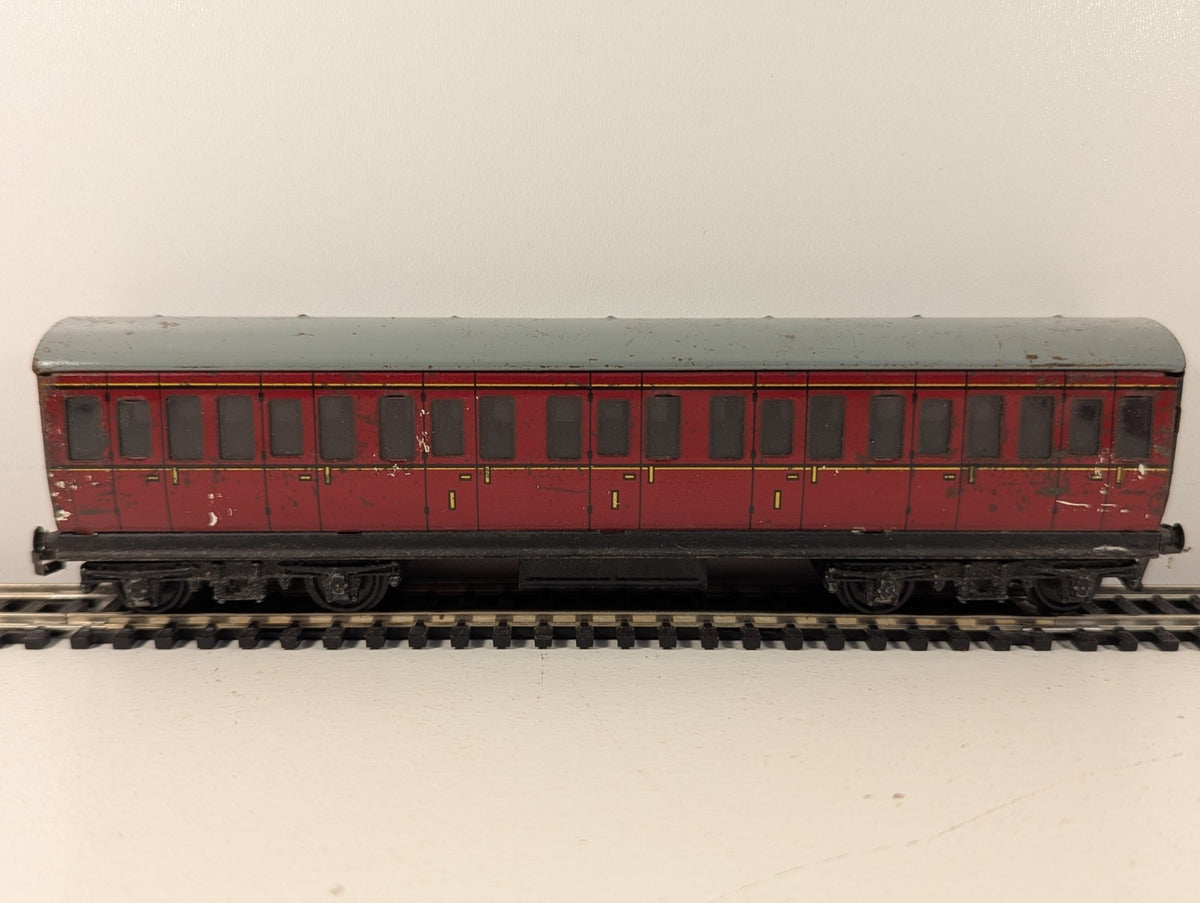 Hornby Dublo OO Gauge Tinplate Suburban Coach 1st Class Compartments