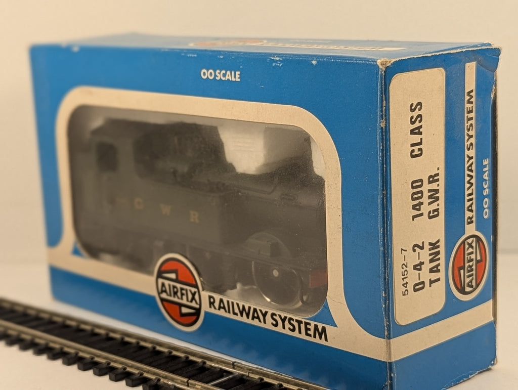 Airfix OO Gauge Class 1400 0-4-2T Steam Locomotive 1466 GWR Green 54152-7